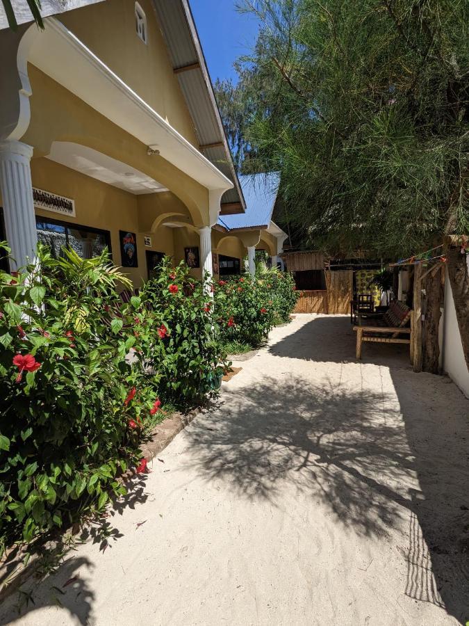 Mkadi Beach House Hotel Nungwi Kültér fotó